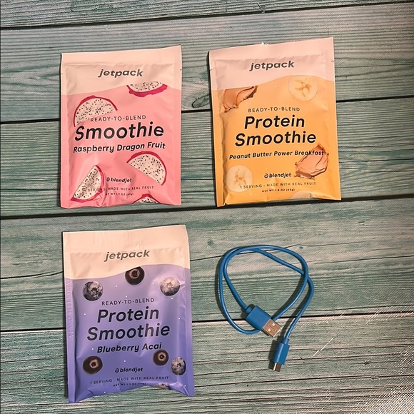 BlendJet Portable Blender in Teal with Black Case - Picture 3 of 4